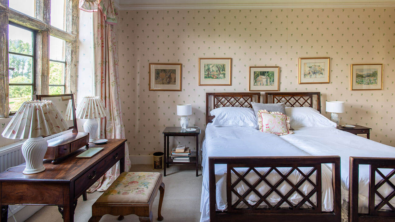 Cotswold Manor House Bedroom Interlace Network