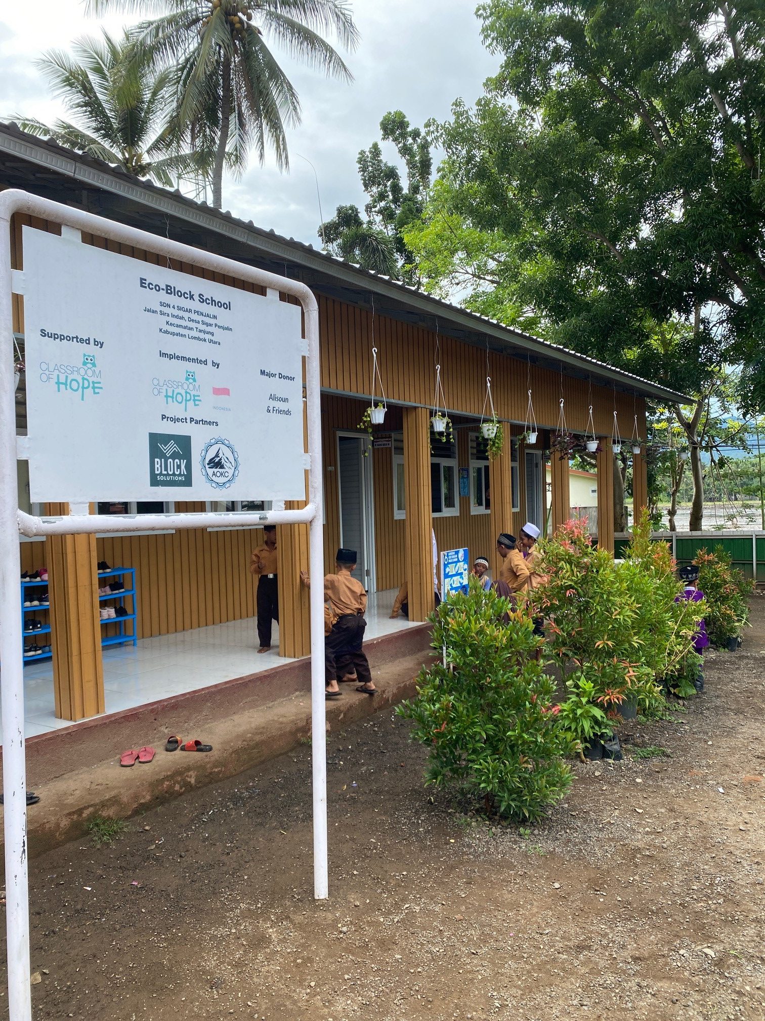 Block school and sign - Interlace Network